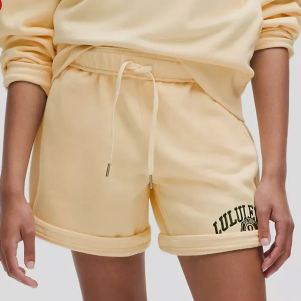 Scuba Mid-Rise Oversized Short 7" Graphic - Picture 2 of 8